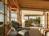 An Oregon Prefab Frames an Infinite View With an Impressive Wall of Windows